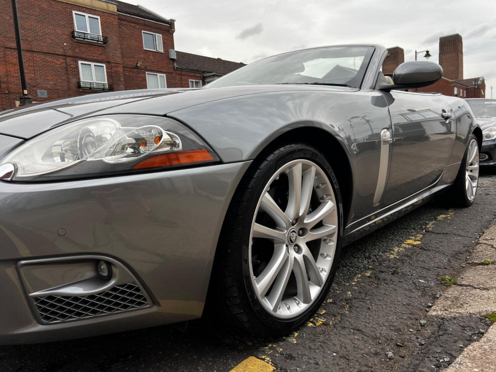 JAGUAR XKR