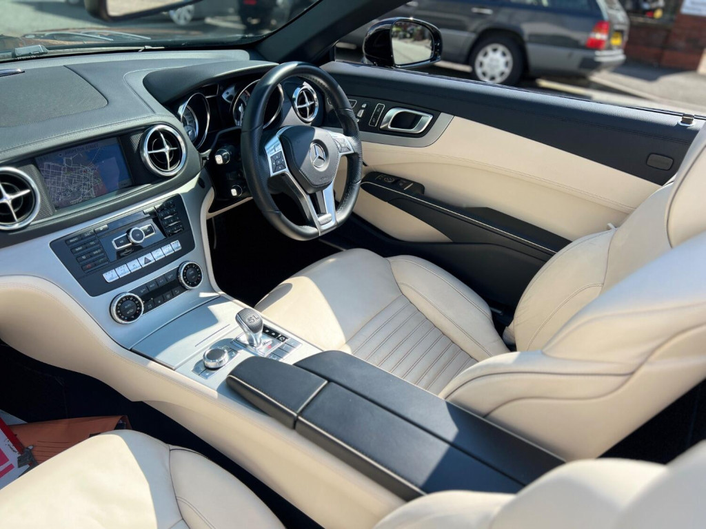 View MERCEDES-BENZ SL 3.5 SL350 V6 BlueEfficiency