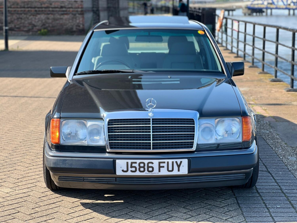 MERCEDES-BENZ 260