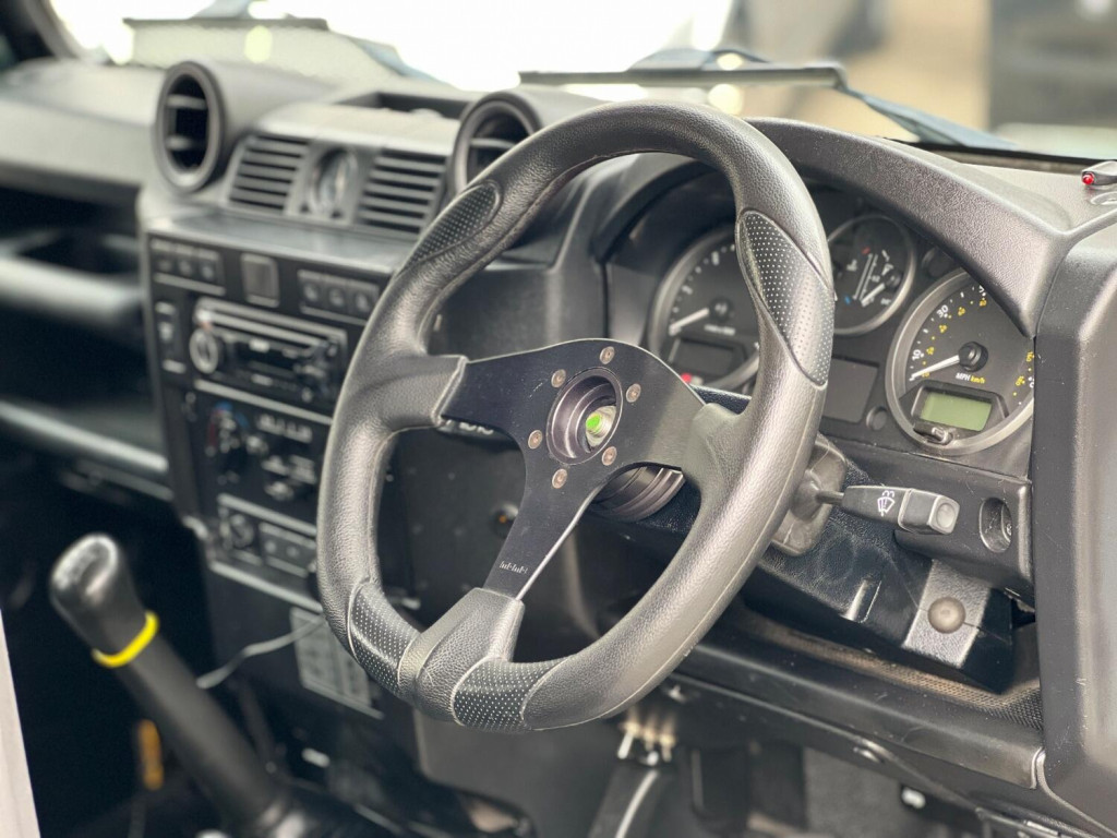 LAND ROVER DEFENDER 110