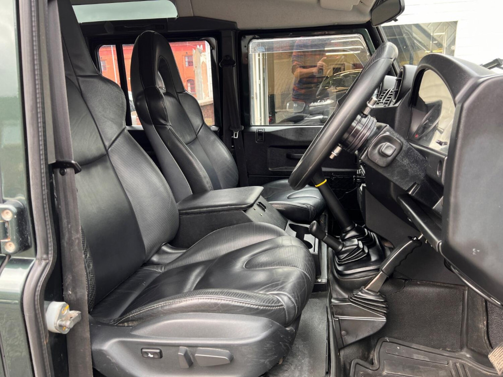 LAND ROVER DEFENDER 110