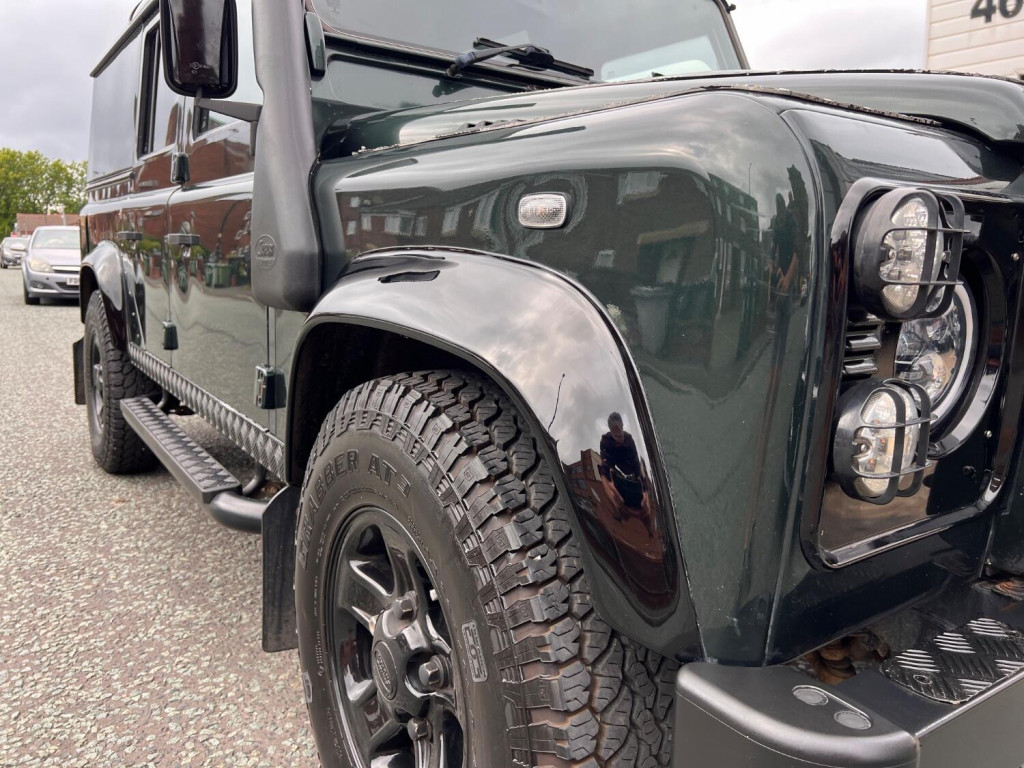LAND ROVER DEFENDER 110