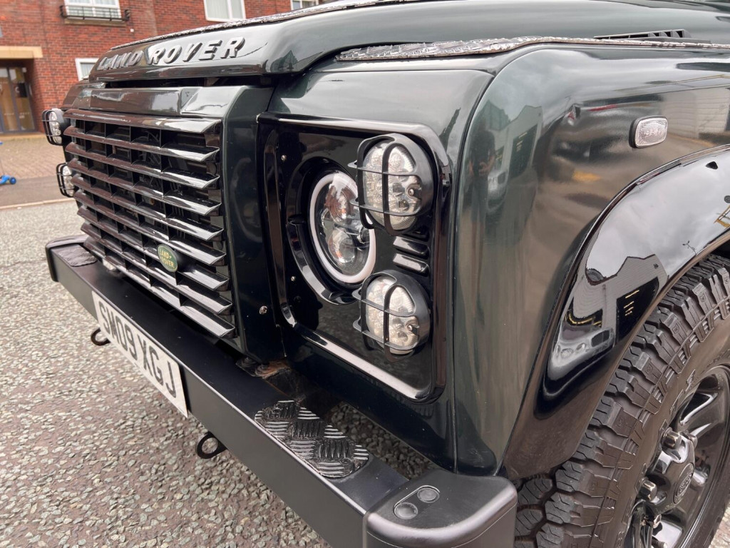 LAND ROVER DEFENDER 110
