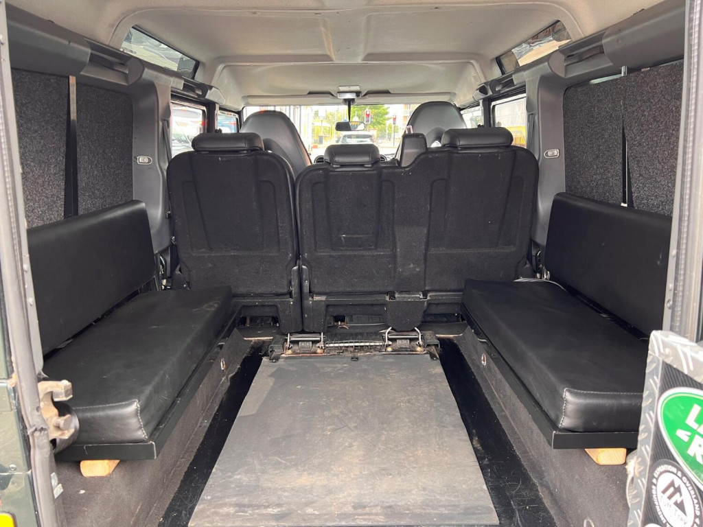 LAND ROVER DEFENDER 110