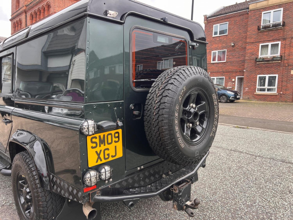 LAND ROVER DEFENDER 110