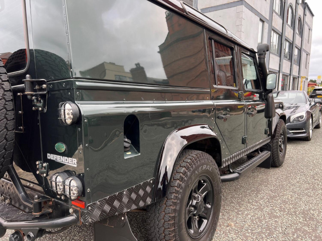 LAND ROVER DEFENDER 110