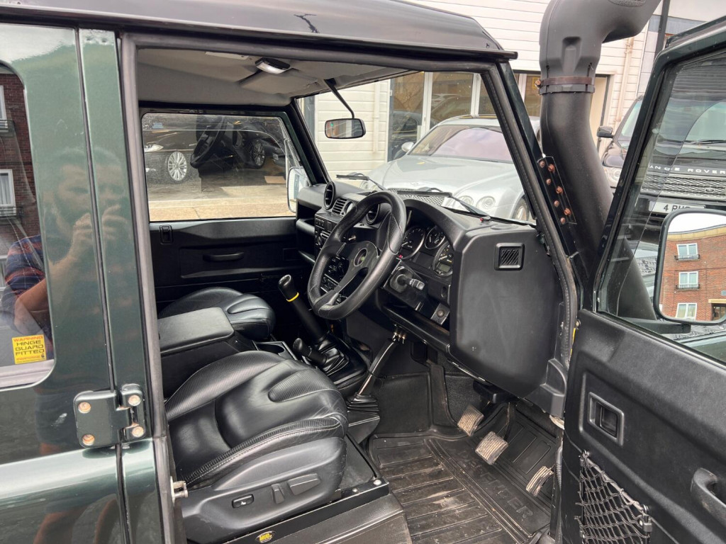LAND ROVER DEFENDER 110