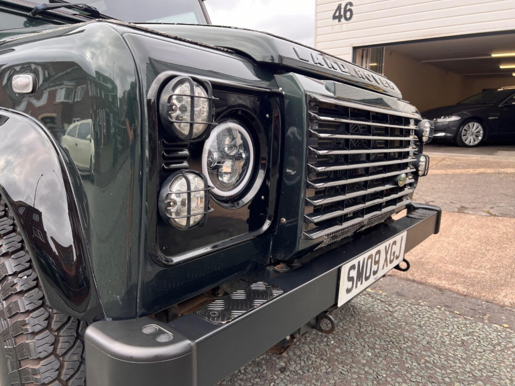 LAND ROVER DEFENDER 110