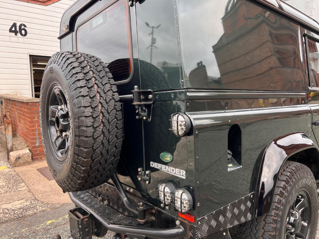 LAND ROVER DEFENDER 110
