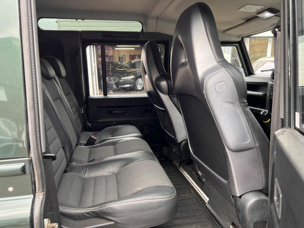 LAND ROVER DEFENDER 110