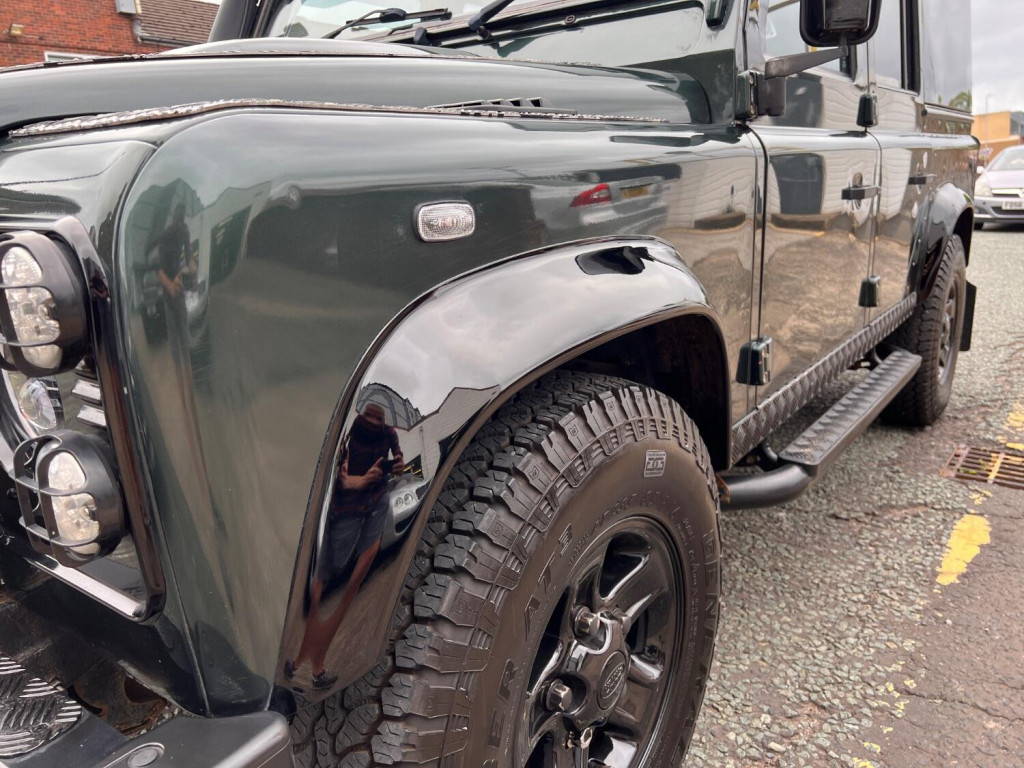 LAND ROVER DEFENDER 110