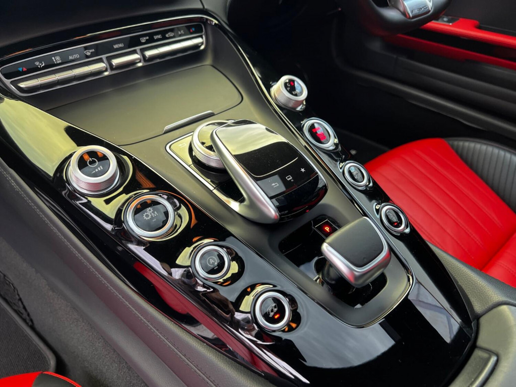 MERCEDES-BENZ AMG GT