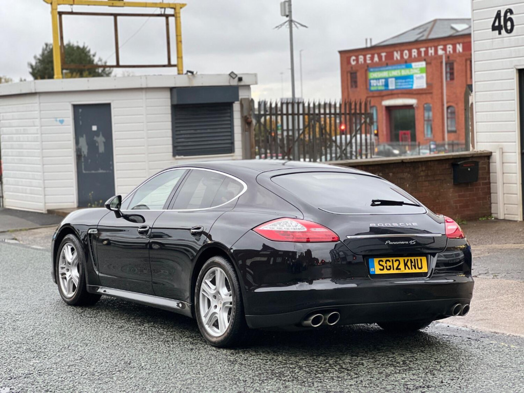 PORSCHE PANAMERA