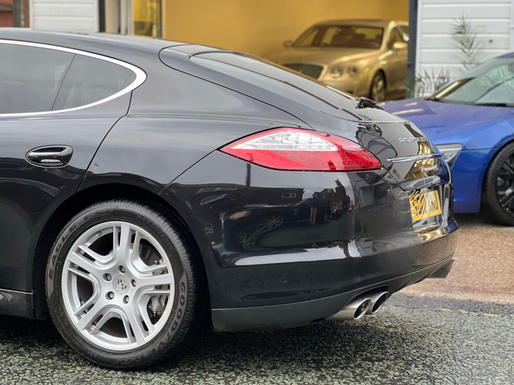 PORSCHE PANAMERA