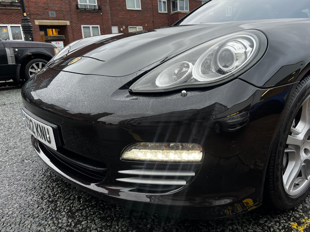 PORSCHE PANAMERA