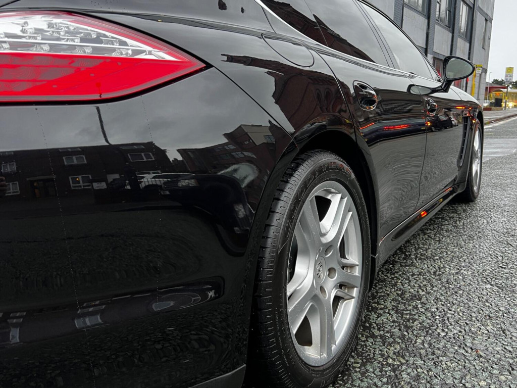 PORSCHE PANAMERA