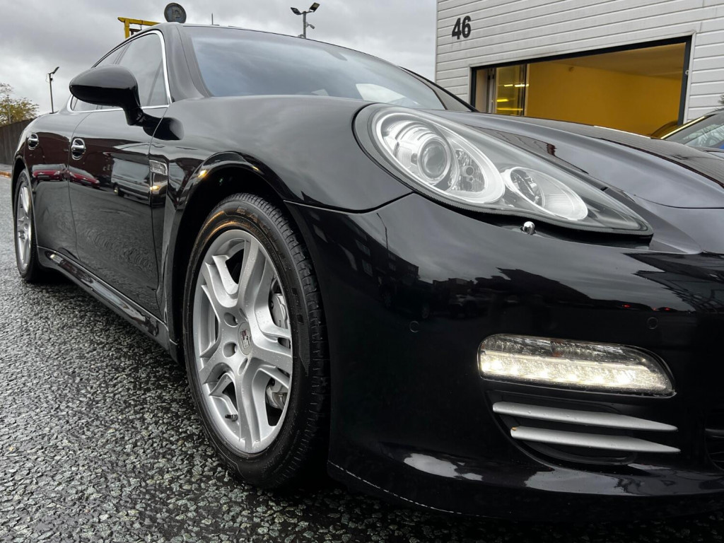 PORSCHE PANAMERA