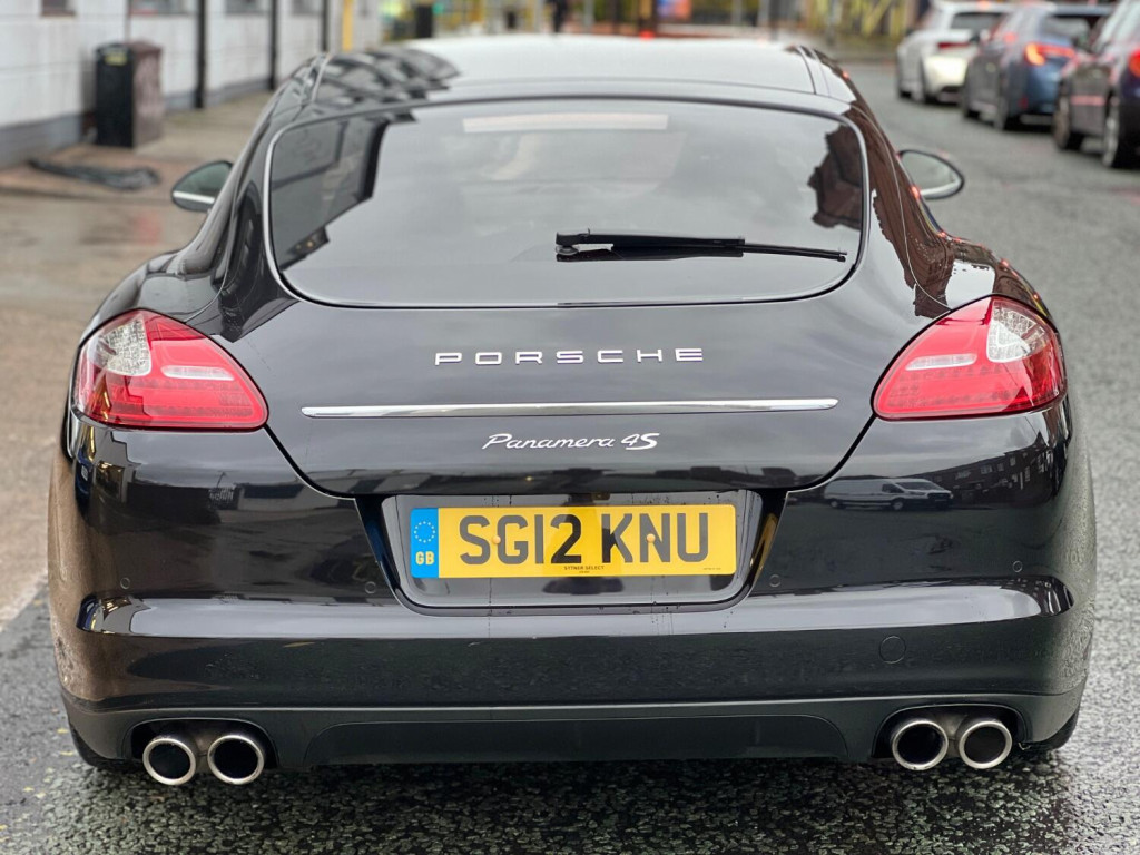 PORSCHE PANAMERA