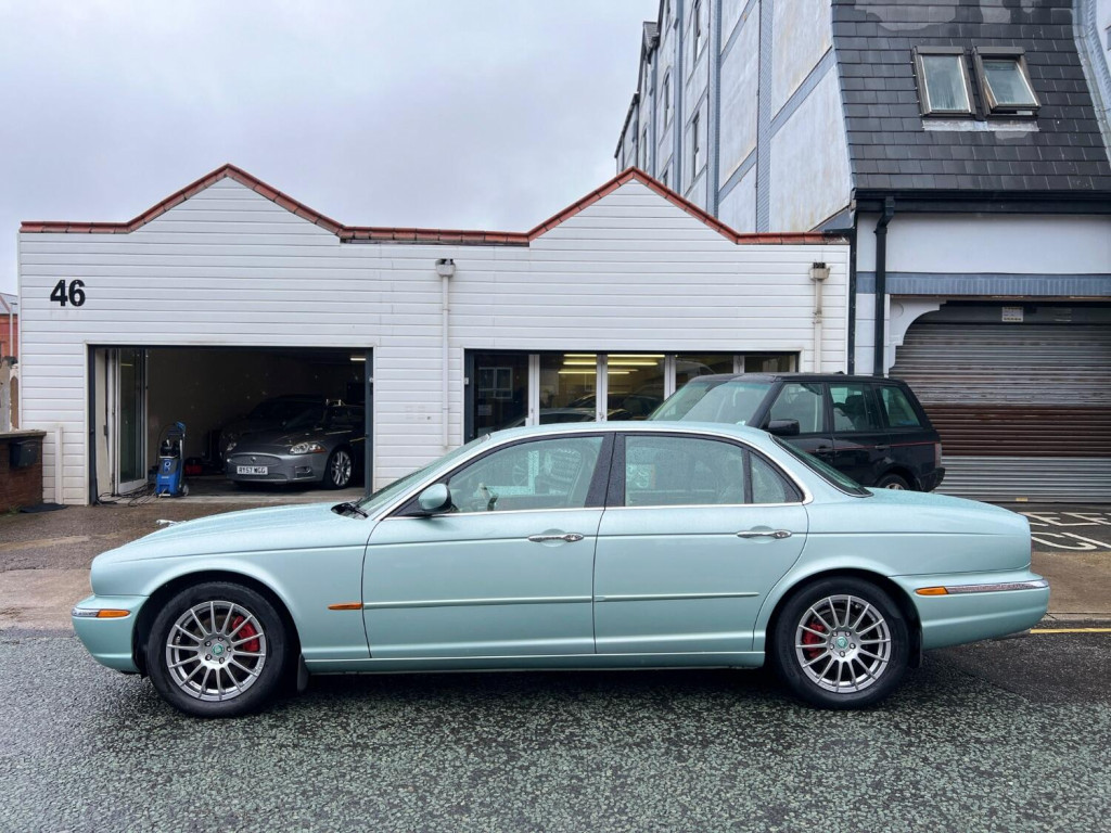 View JAGUAR XJ 3.0 SE