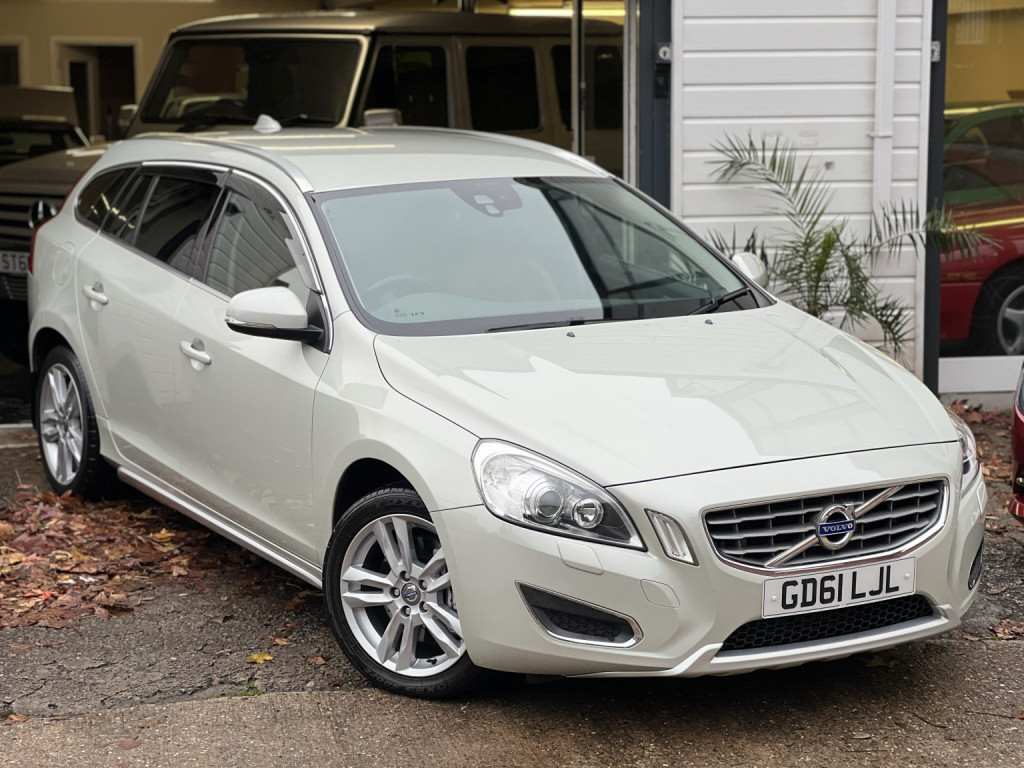 View VOLVO V60 T6 SE Lux 3.0 Automatic