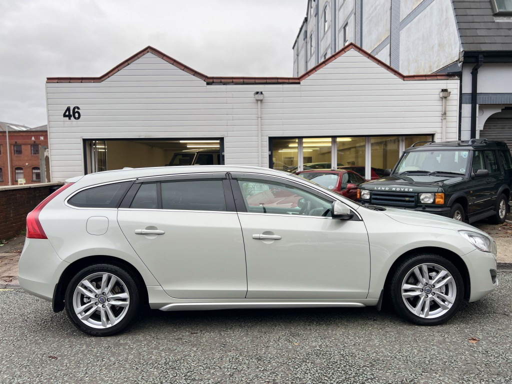 View VOLVO V60 T6 SE Lux 3.0 Automatic