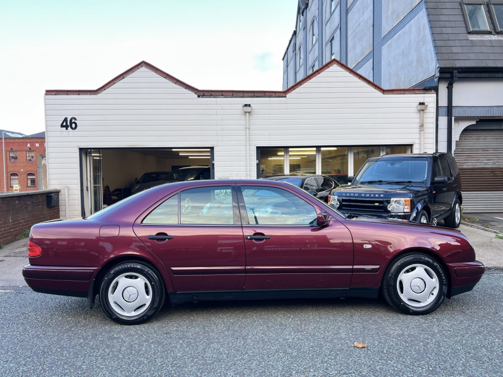 View MERCEDES-BENZ E CLASS 