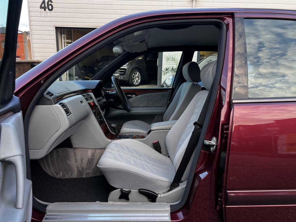 MERCEDES-BENZ E CLASS