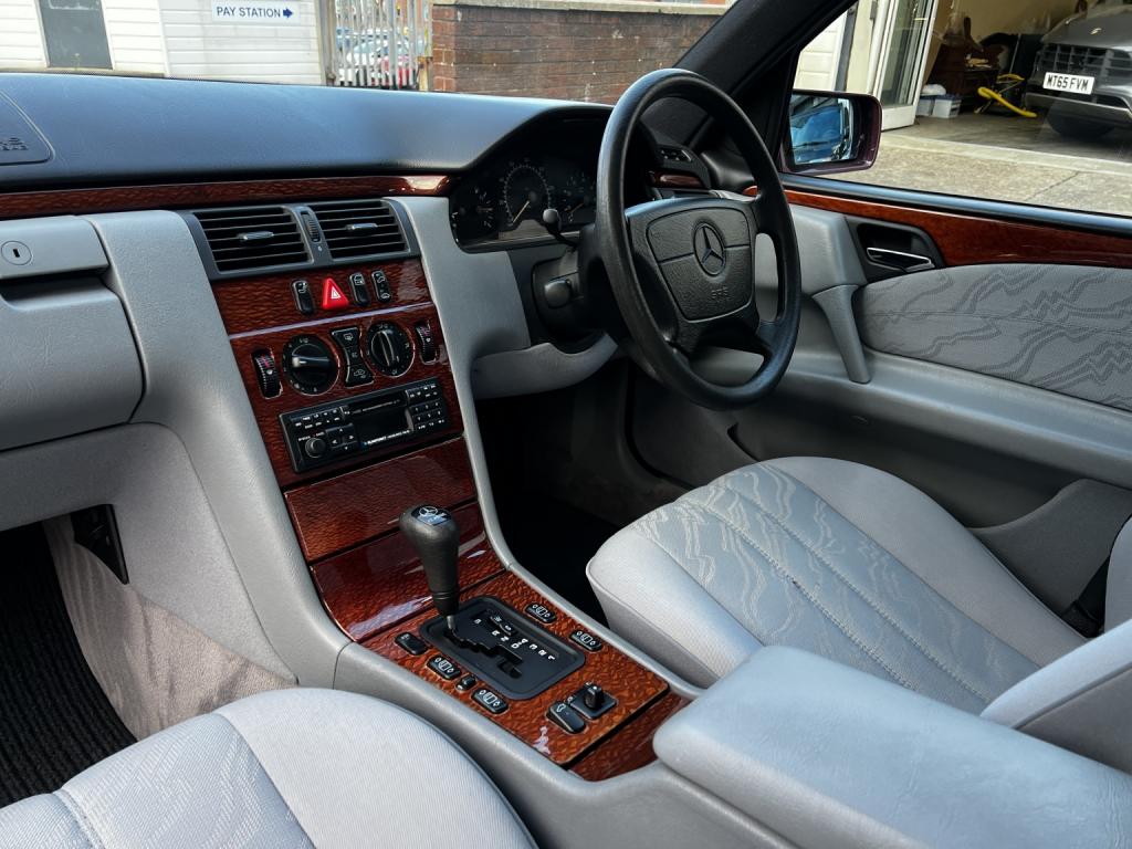 MERCEDES-BENZ E CLASS