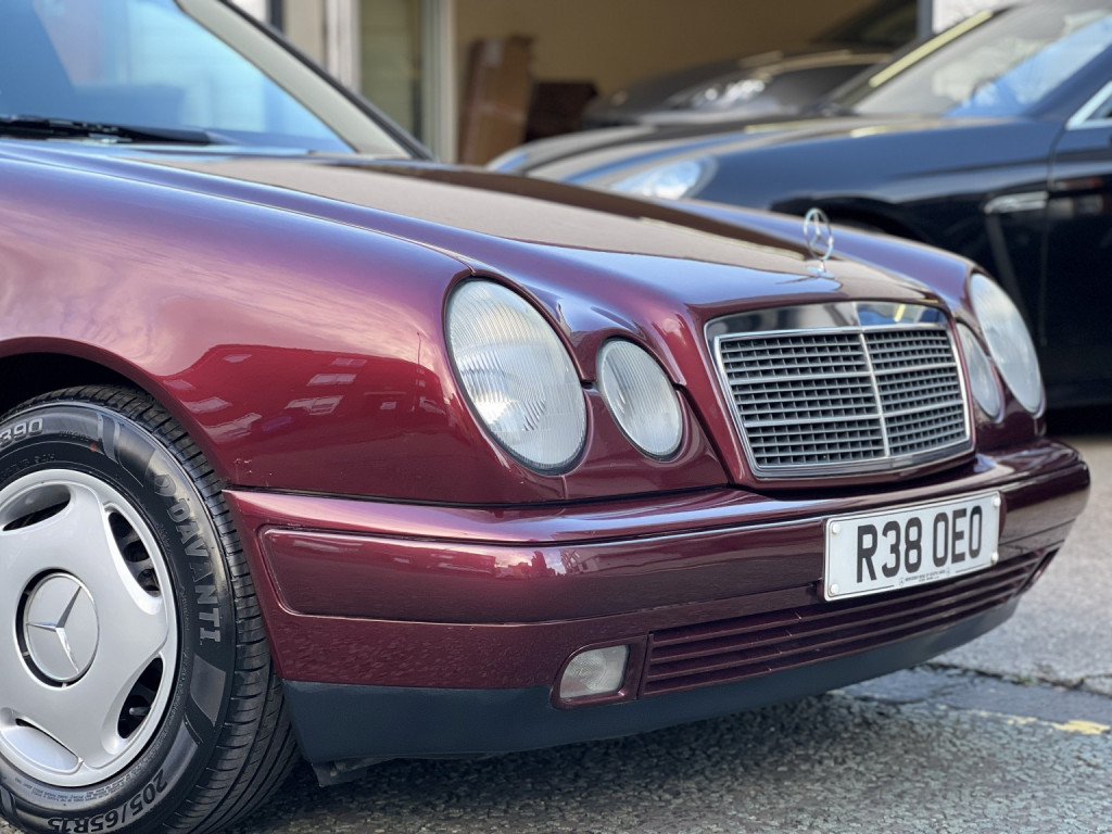 View MERCEDES-BENZ E CLASS 