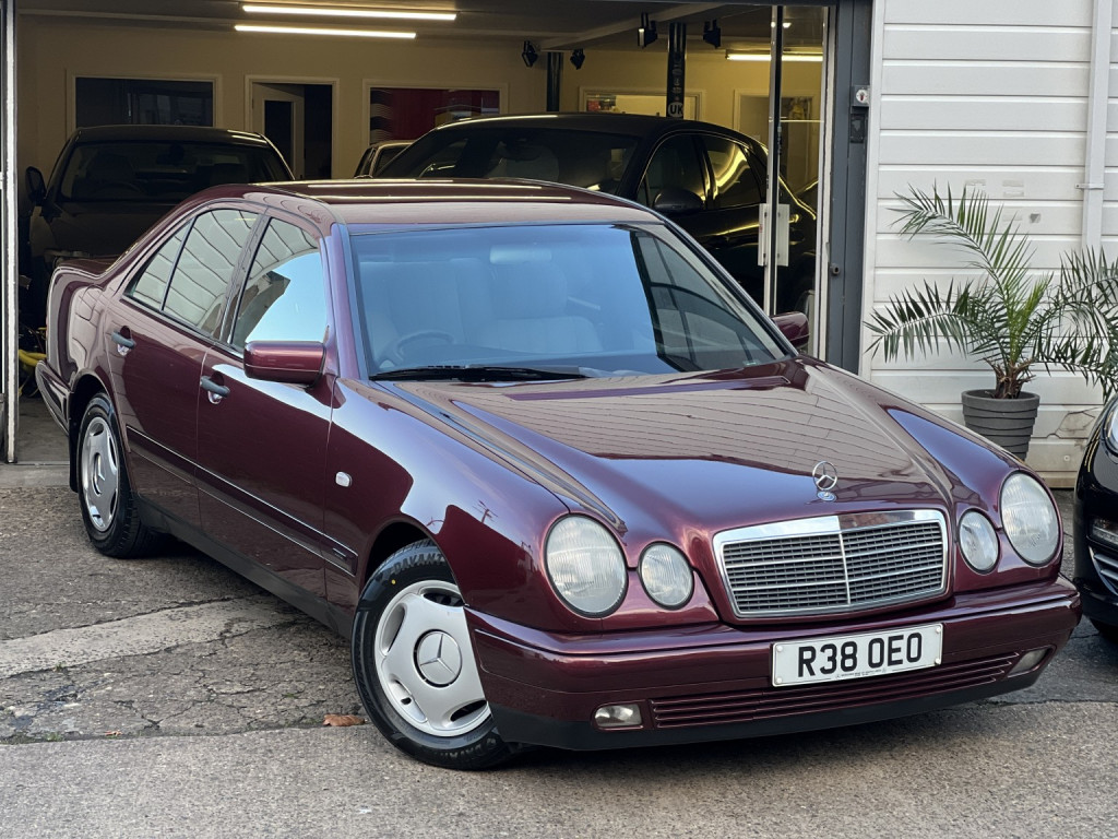 View MERCEDES-BENZ E CLASS 