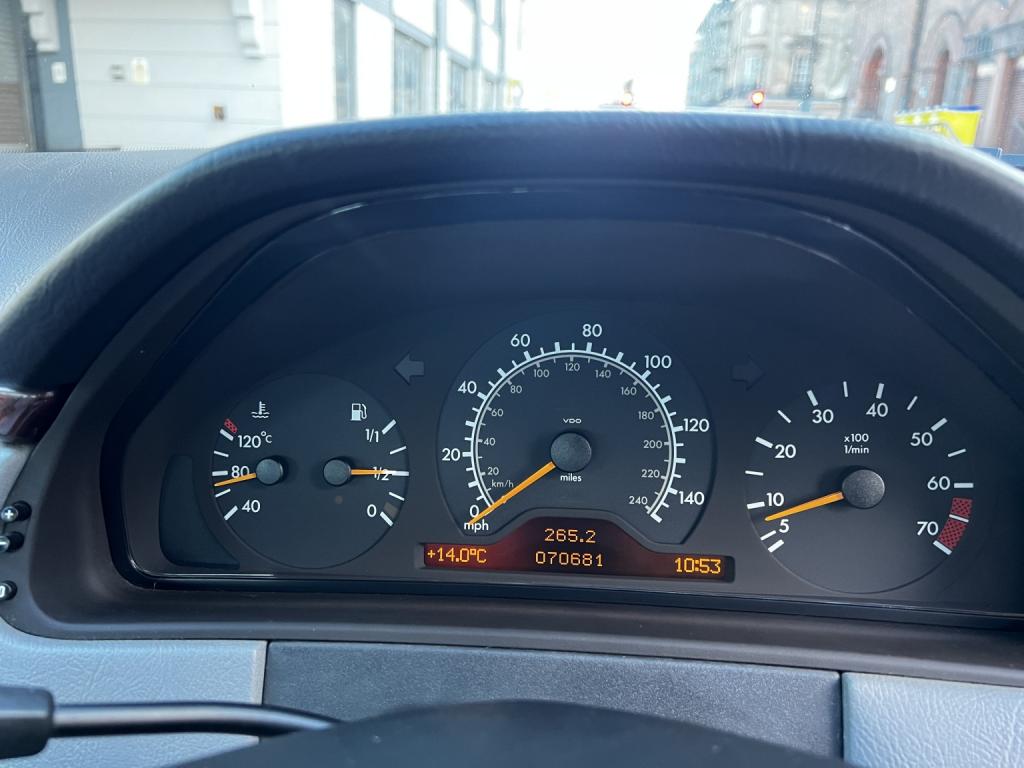 MERCEDES-BENZ E CLASS