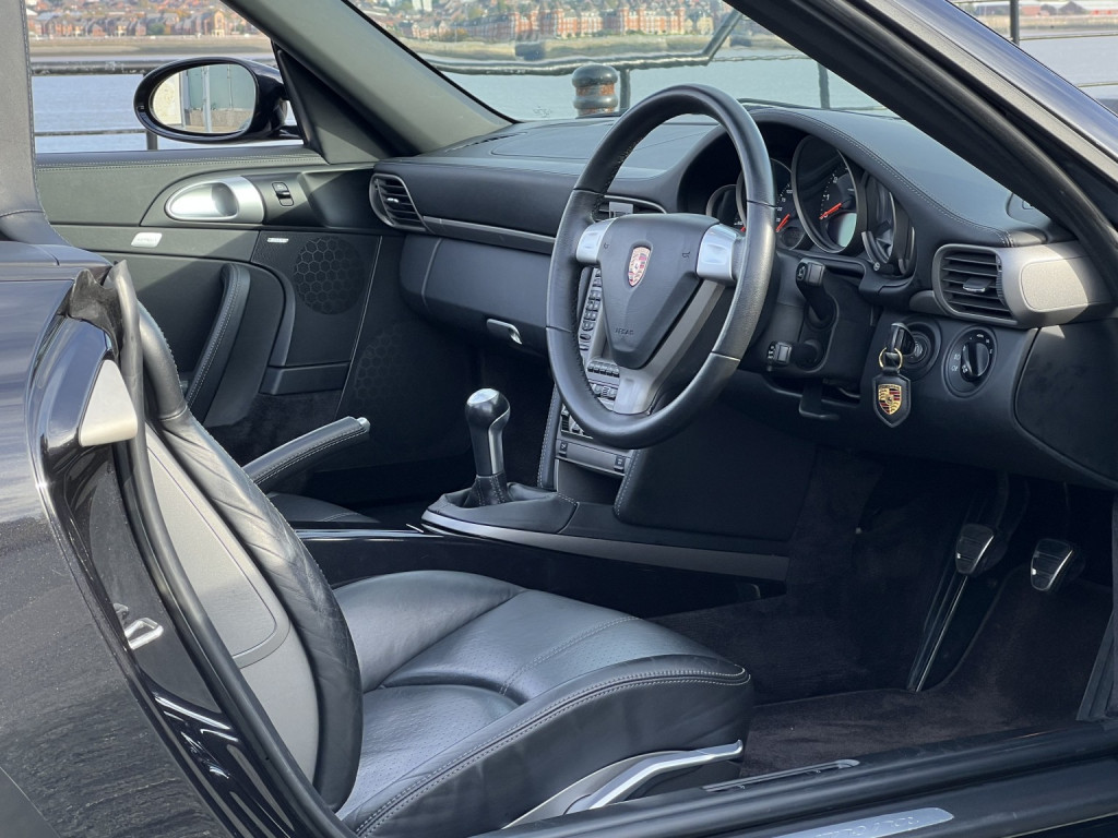 View PORSCHE 911 3.6 997 Carrera