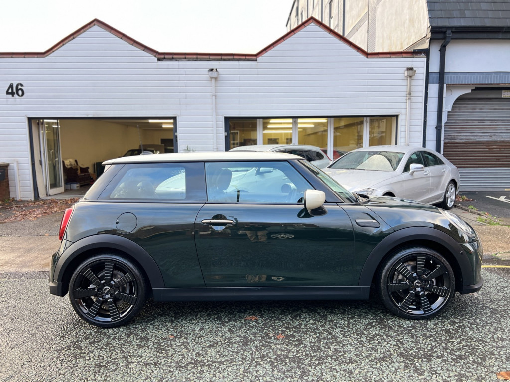 View MINI HATCH 1.5 3-Door Hatch Cooper Resolute Edition