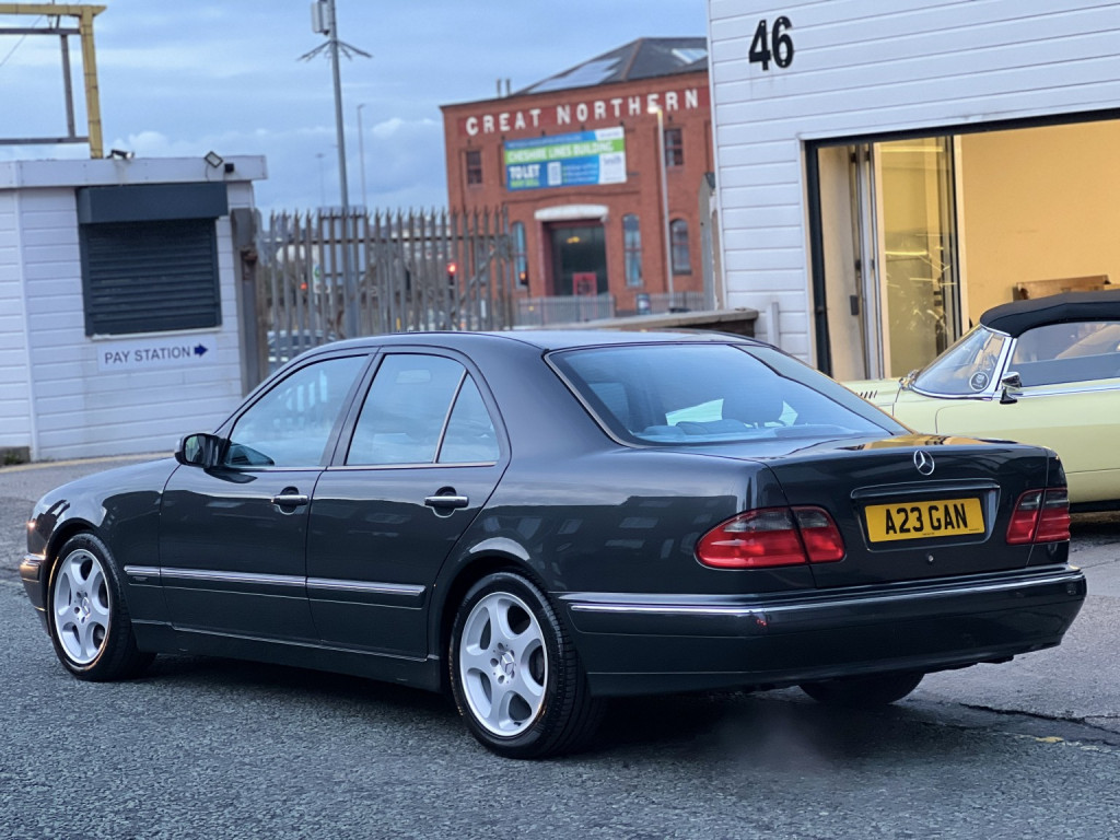 View MERCEDES-BENZ E CLASS 2.6 E240 Avantgarde