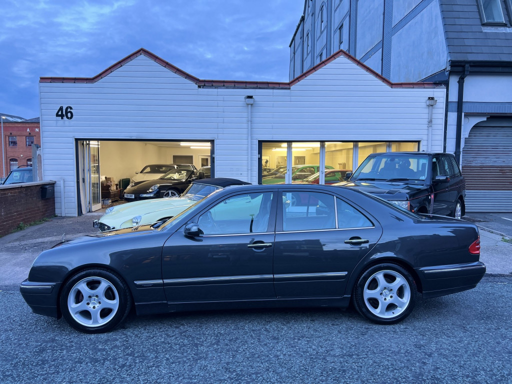 View MERCEDES-BENZ E CLASS 2.6 E240 Avantgarde