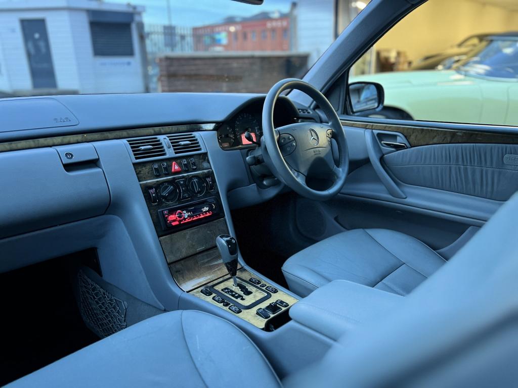 MERCEDES-BENZ E CLASS