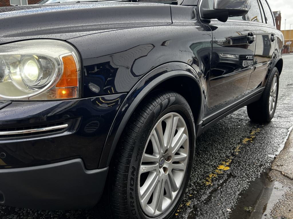 View VOLVO XC90 4.4 V8 Executive