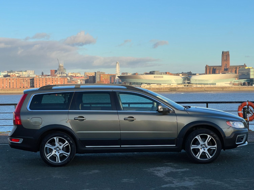 View VOLVO XC70 D5 SE LUX AWD