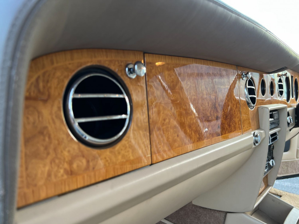 ROLLS-ROYCE SILVER SPIRIT