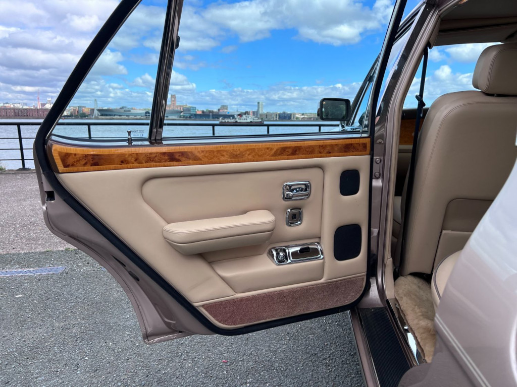 ROLLS-ROYCE SILVER SPIRIT