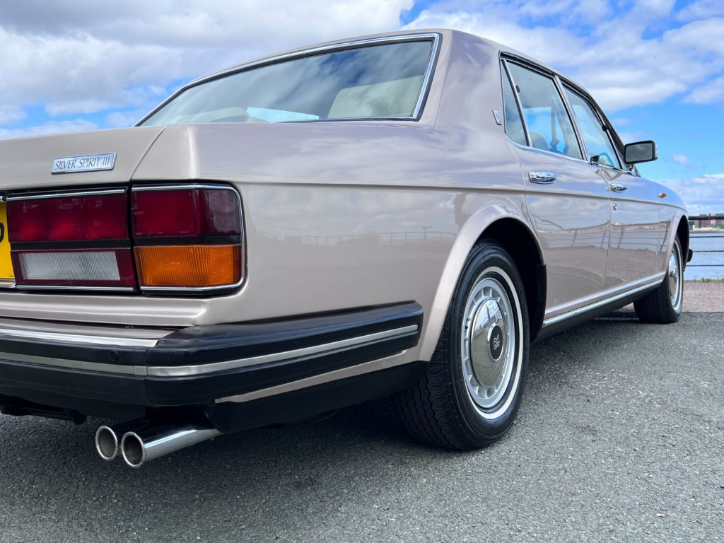 ROLLS-ROYCE SILVER SPIRIT