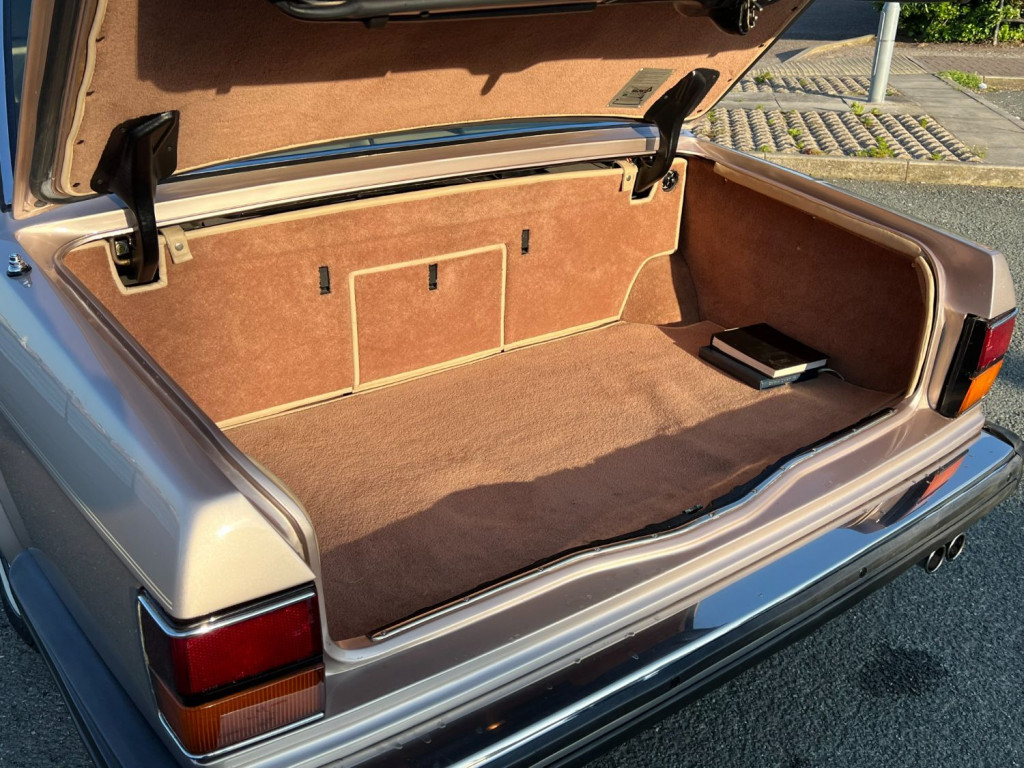 ROLLS-ROYCE SILVER SPIRIT