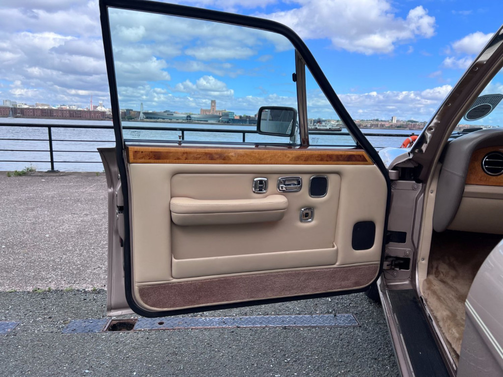 ROLLS-ROYCE SILVER SPIRIT