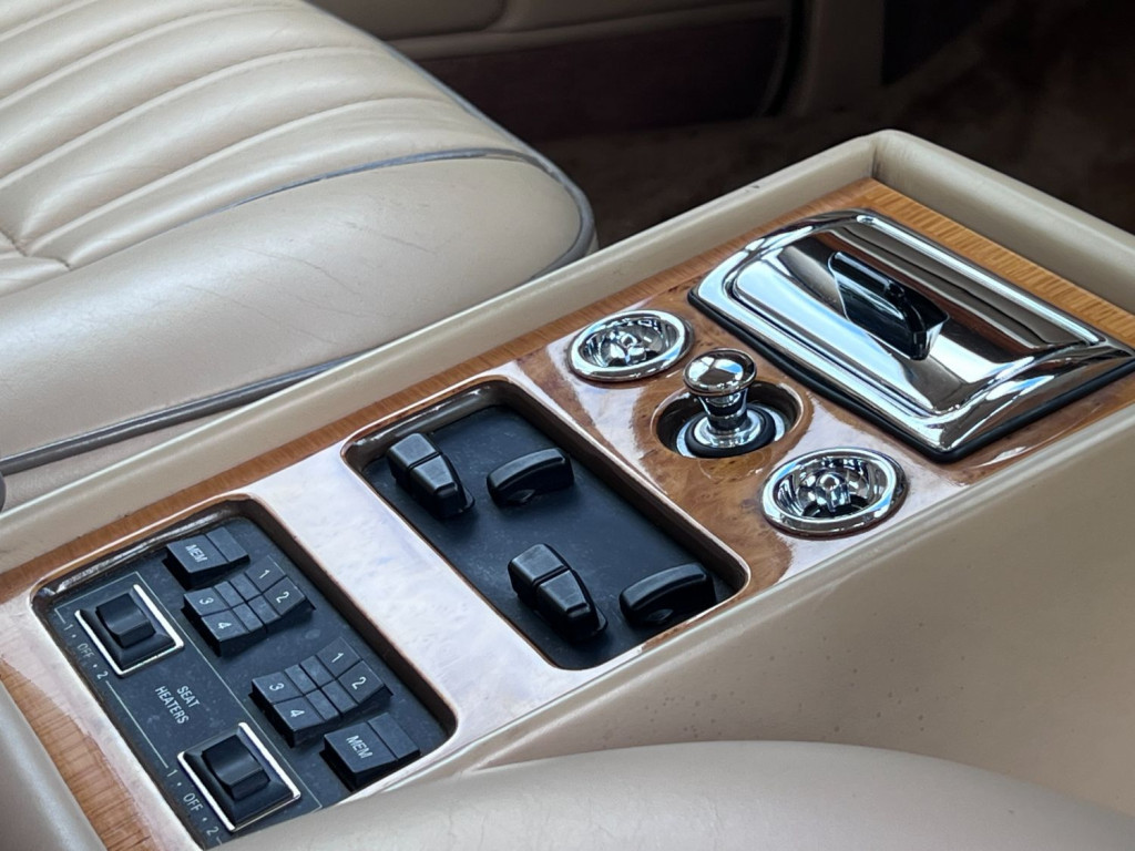 ROLLS-ROYCE SILVER SPIRIT