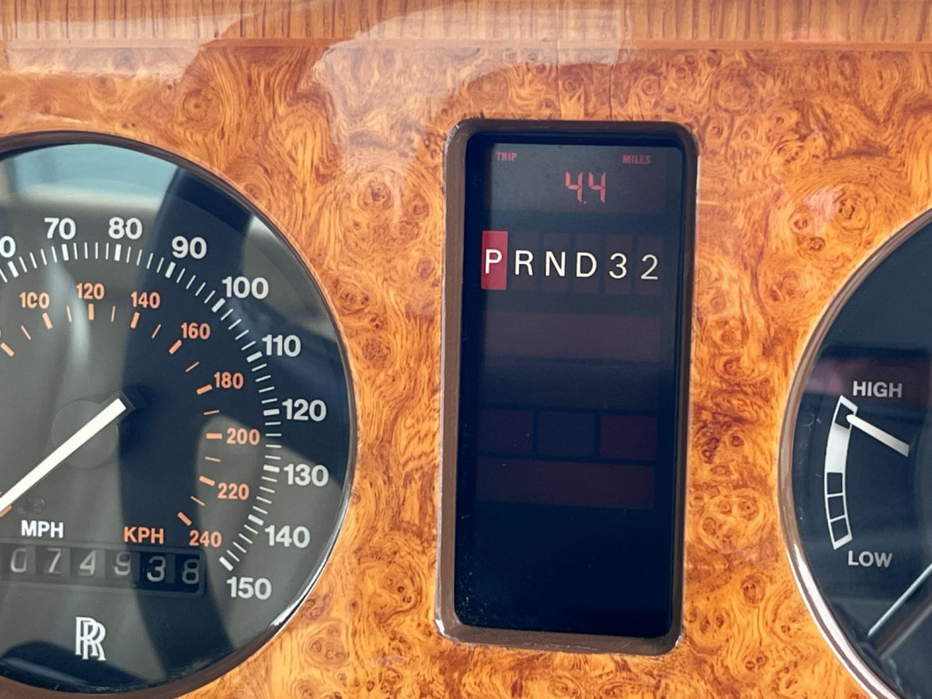 ROLLS-ROYCE SILVER SPIRIT