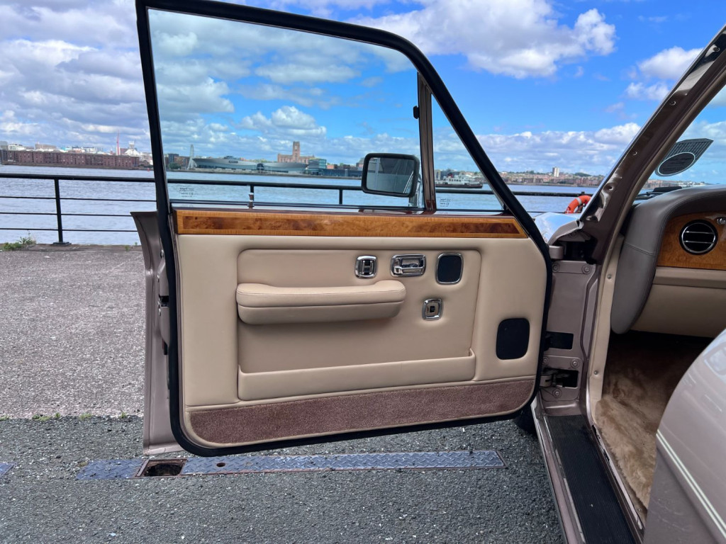 ROLLS-ROYCE SILVER SPIRIT