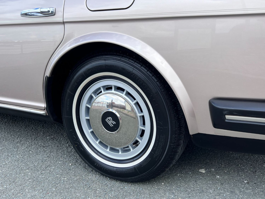 ROLLS-ROYCE SILVER SPIRIT