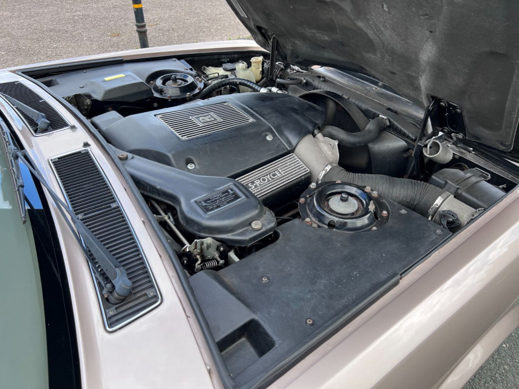 ROLLS-ROYCE SILVER SPIRIT