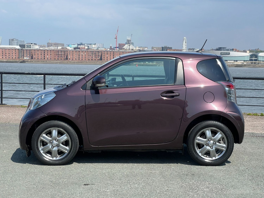 TOYOTA IQ