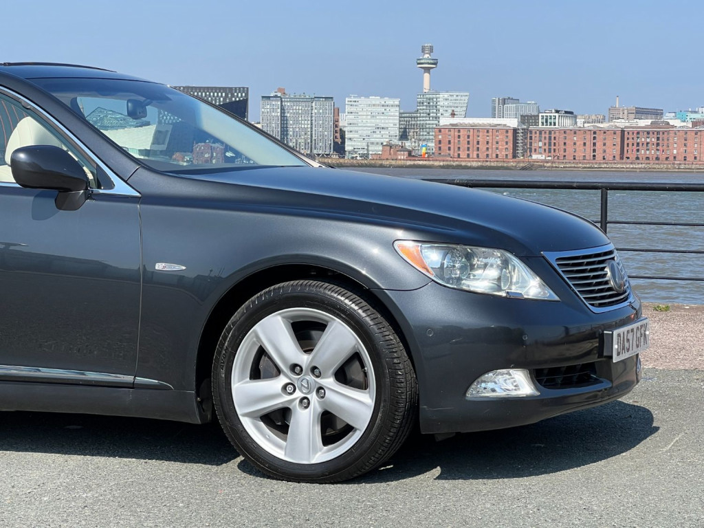View LEXUS LS 460 SE-L